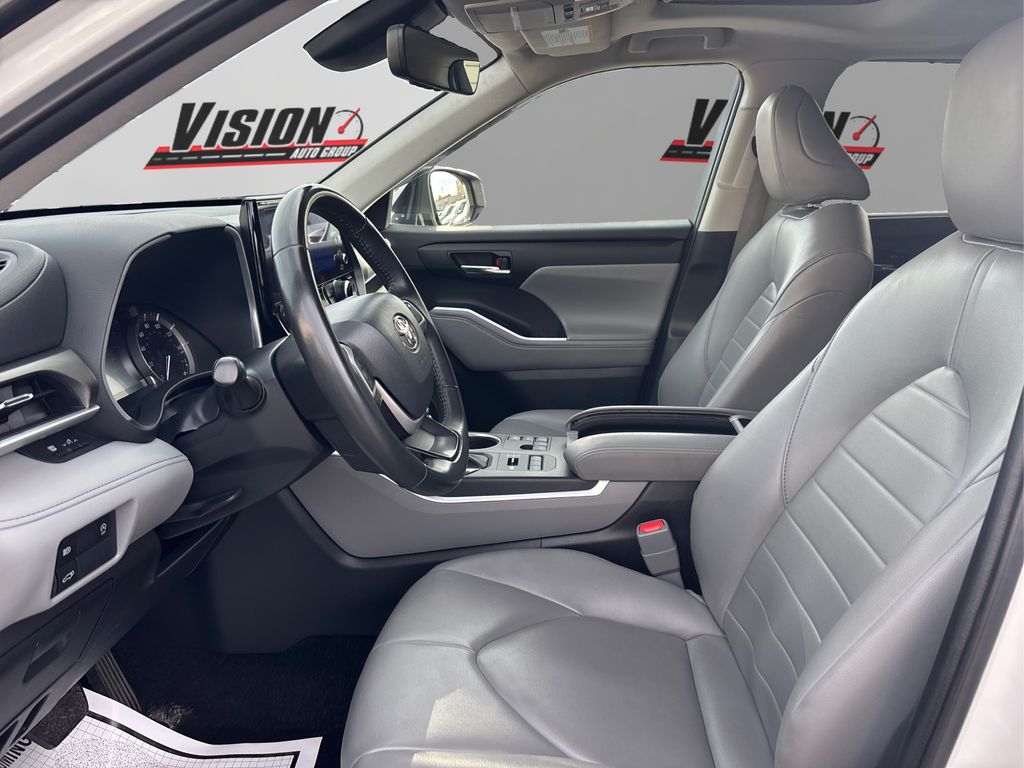 2023 Toyota Highlander L photo 9