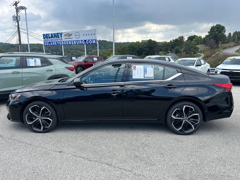 2023 Nissan Altima 2.5 SR photo 6