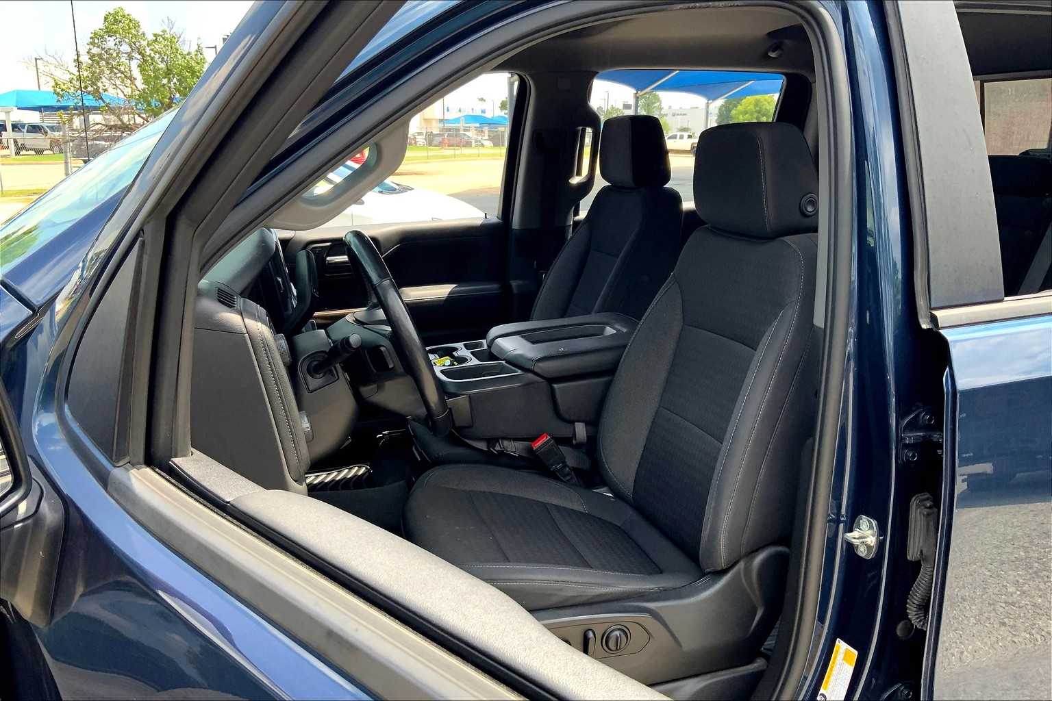 2020 Chevrolet Silverado 1500 LT photo 7