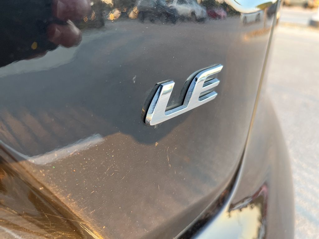 2023 Toyota Corolla LE photo 9