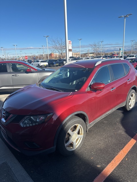2015 Nissan Rogue SV's photo