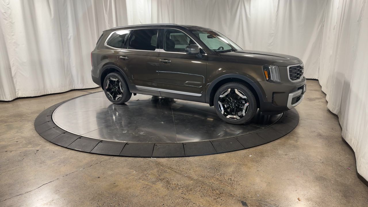 2025 Kia Telluride S photo 3