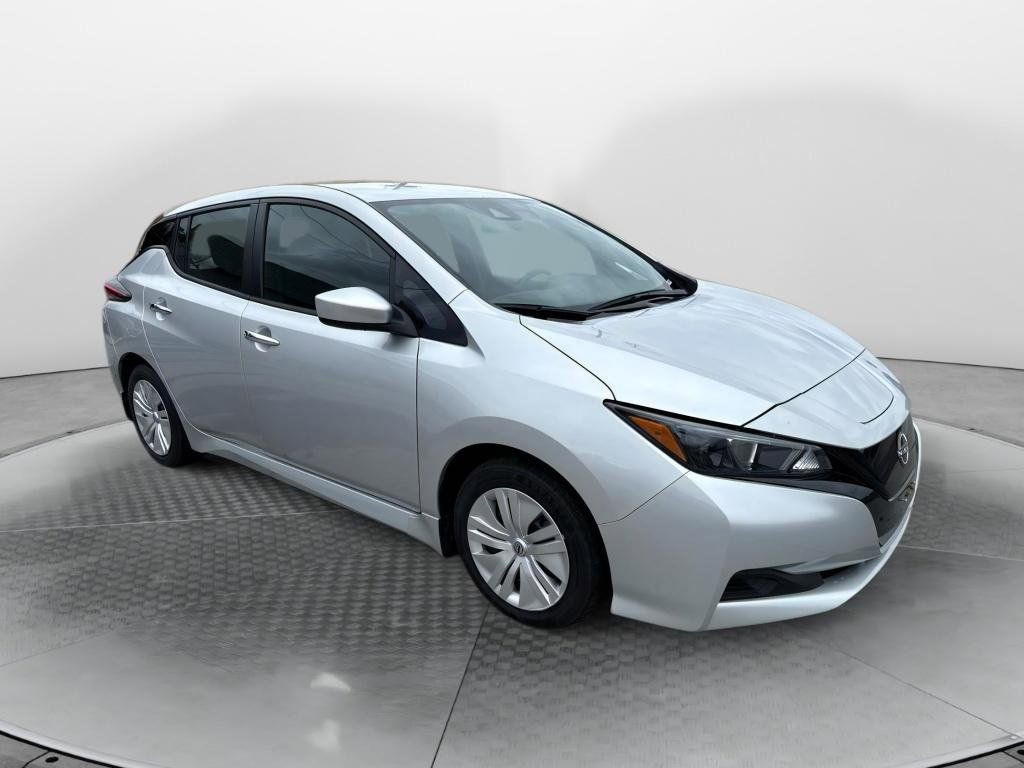 2025 Nissan Leaf S's photo