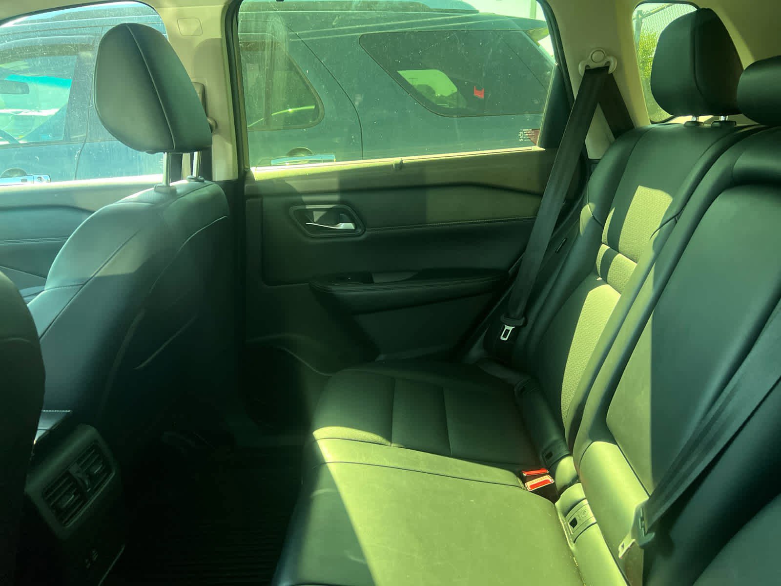 2023 Nissan Rogue SV photo 5