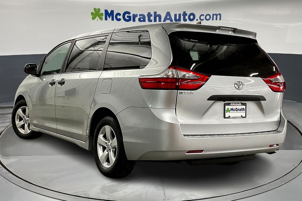2020 Toyota Sienna L photo 3