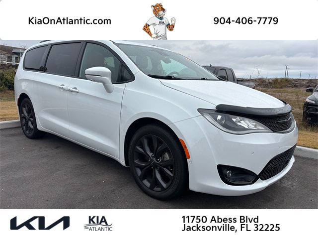 2020 Chrysler Pacifica Limited's photo