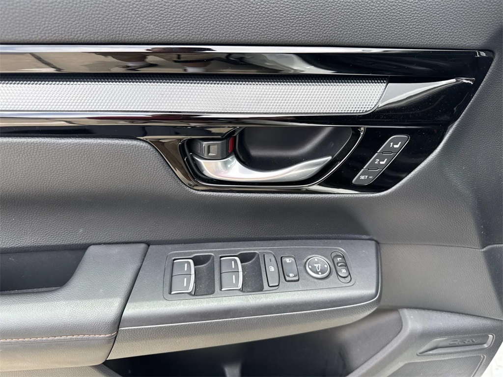2024 Honda CR-V Hybrid Sport Touring photo 17