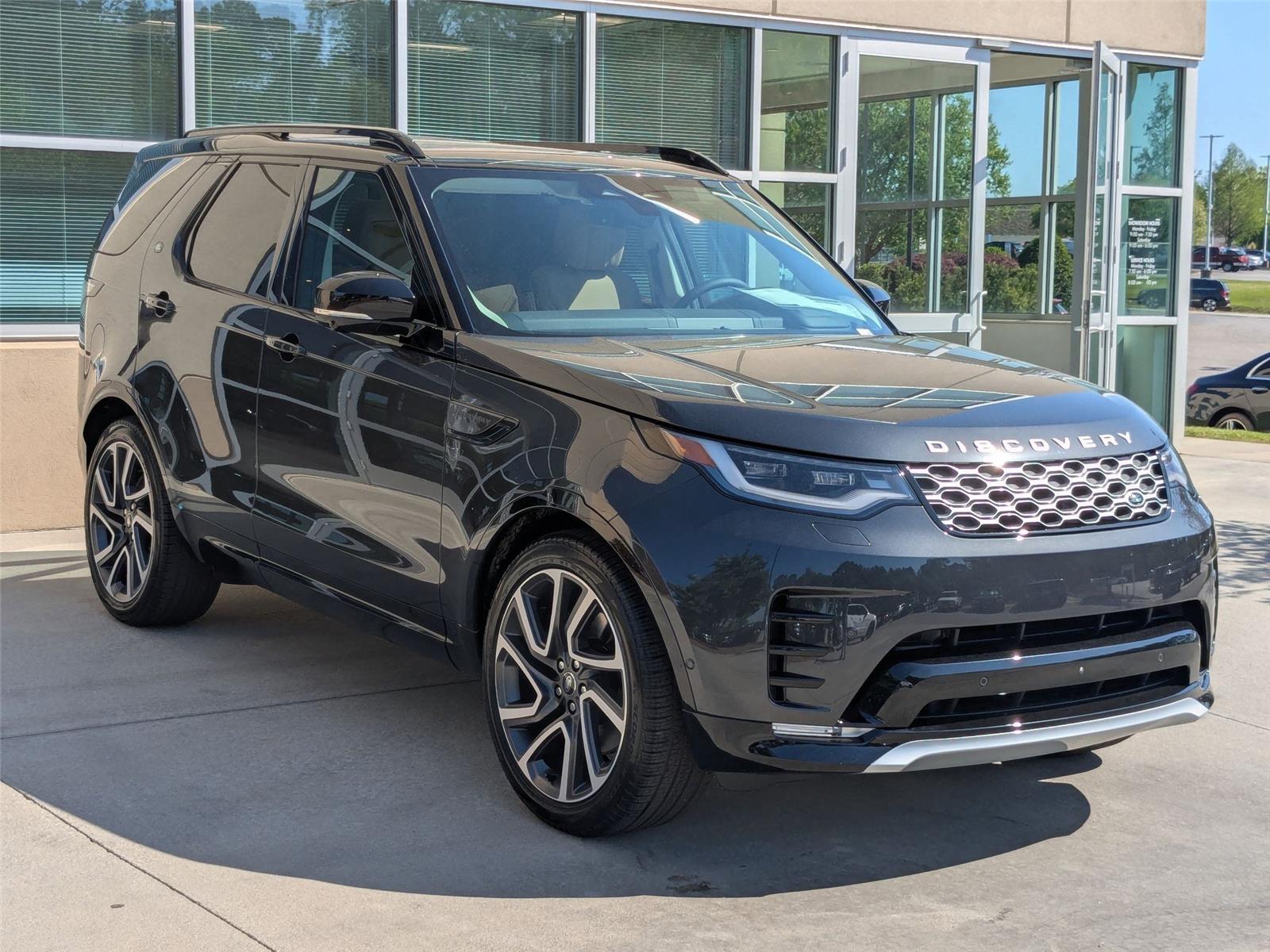 2025 Land Rover Discovery Metropolitan Edition photo 2