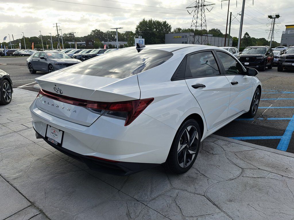 2023 Hyundai Elantra SEL Convenience photo 4