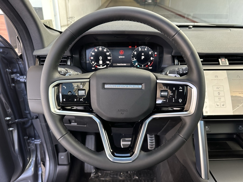 2025 Land Rover Discovery Sport Dynamic SE photo 15