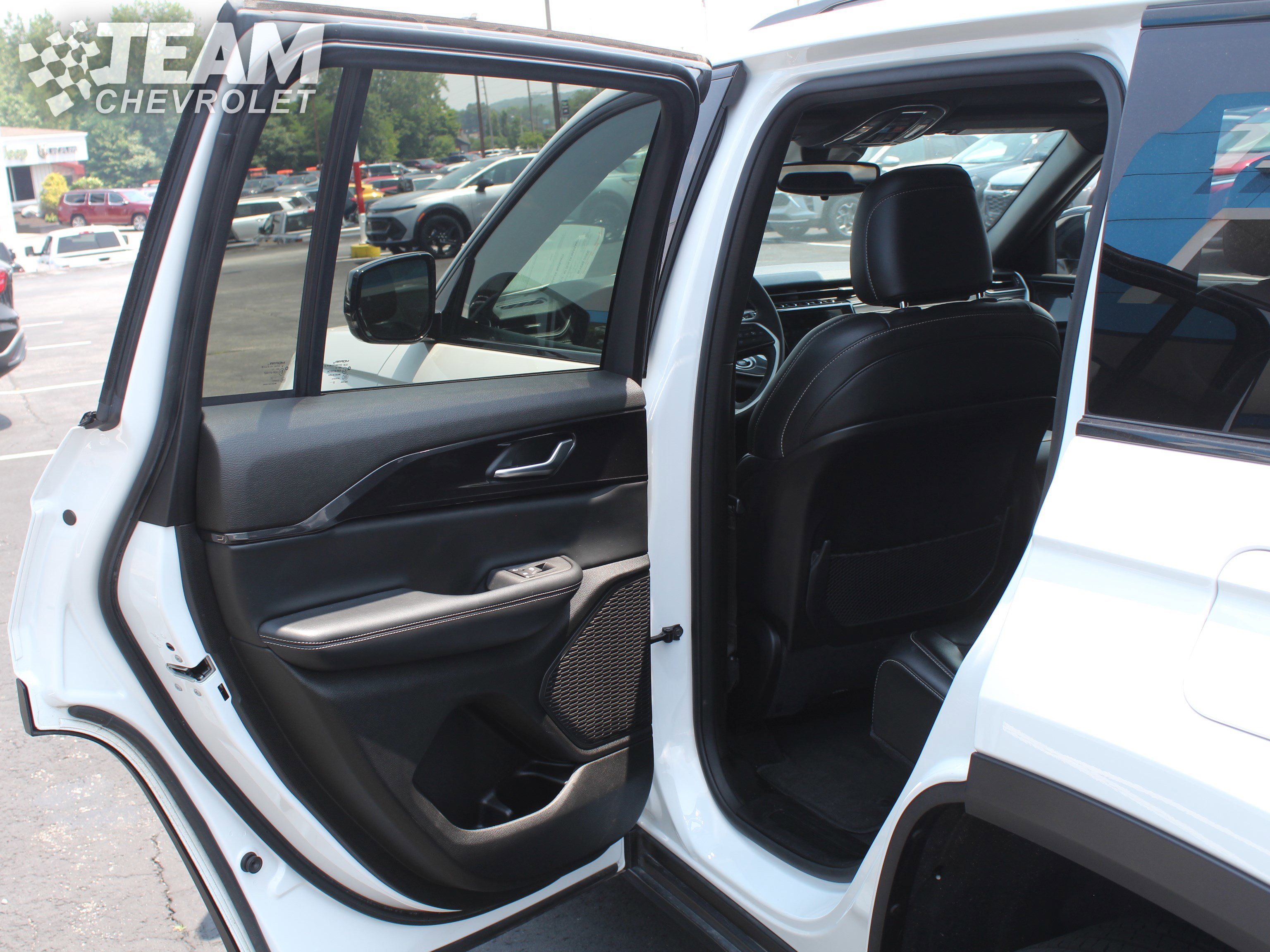 2023 Jeep Grand Cherokee Altitude photo 18