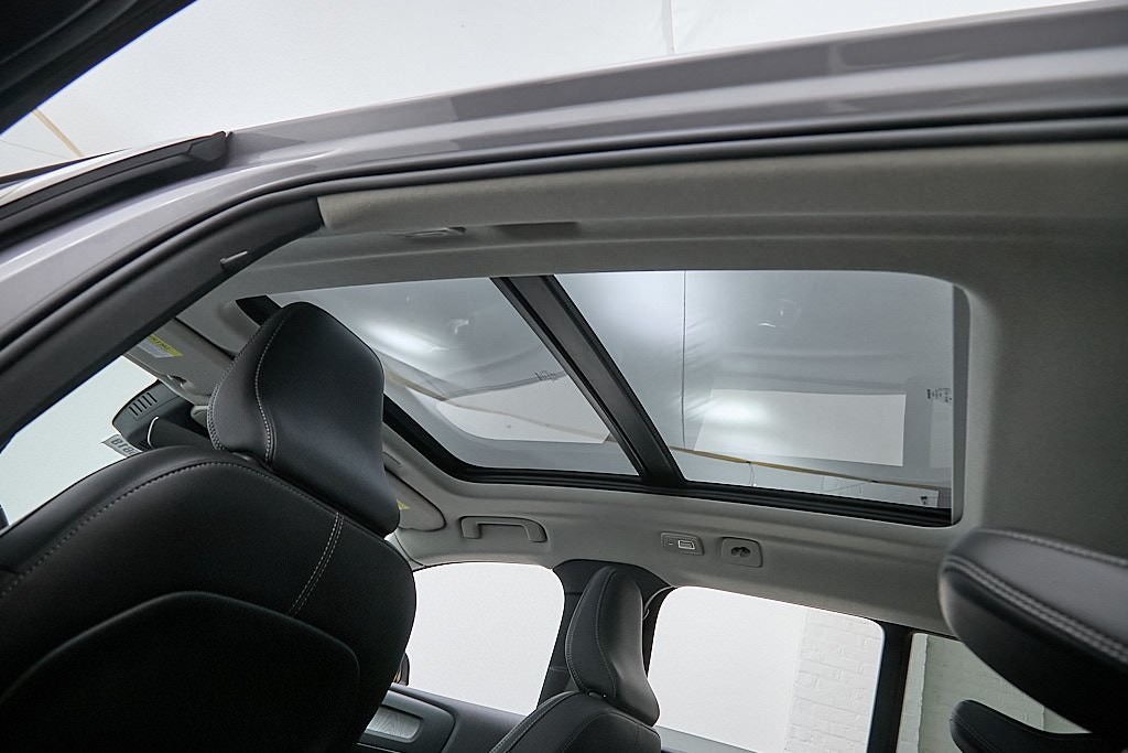 2026 VOLVO XC40 - Image 25