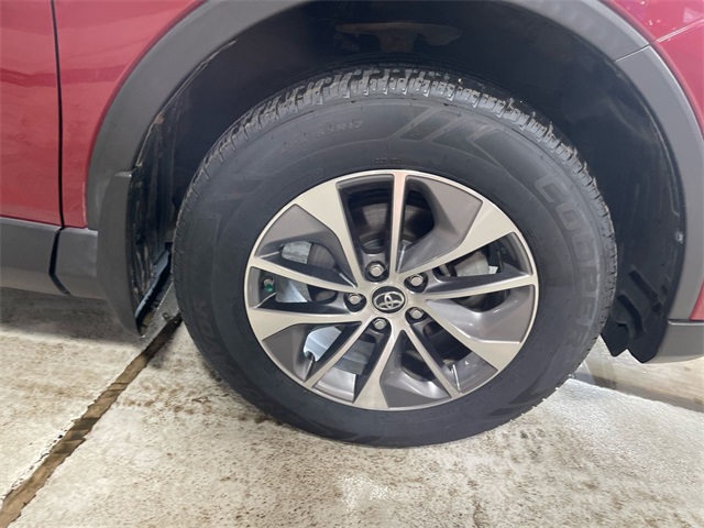2018 Toyota RAV4 Hybrid XLE photo 10