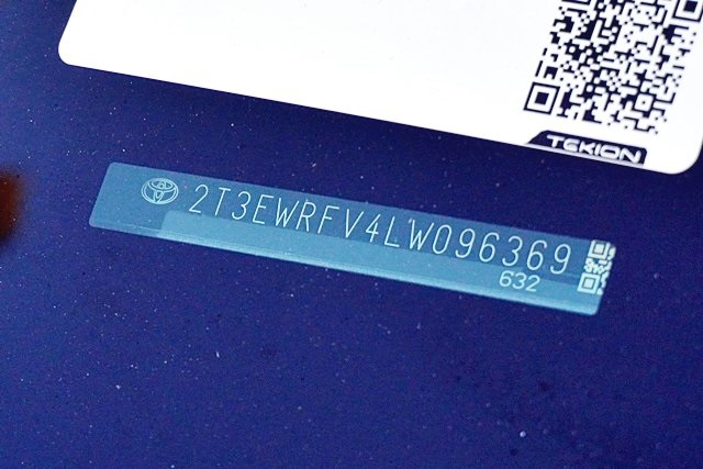 Used 2020  Toyota XSE image 32