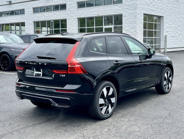 2025 Volvo XC60 Hybrid T8 Plus photo 4