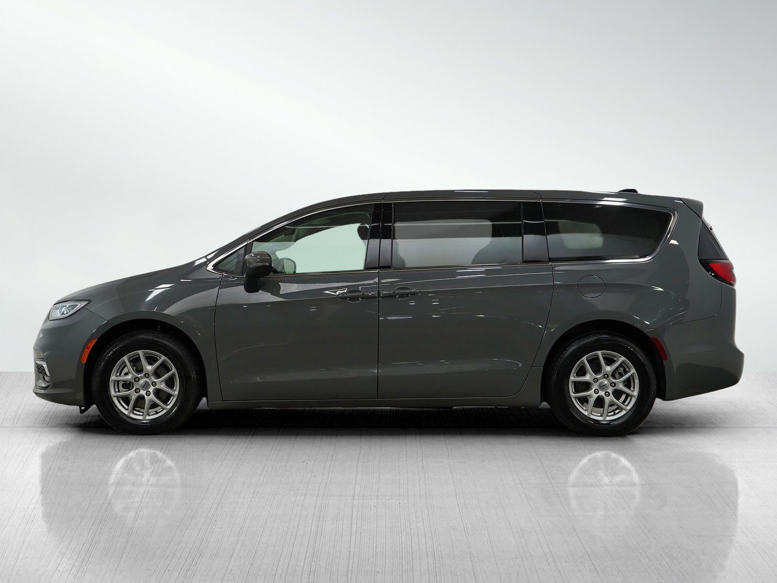 Used 2023 Chrysler Pacifica Touring L with VIN 2C4RC1BG6PR568560 for sale in Hopkins, Minnesota