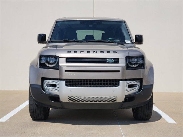 2023 Land Rover Defender 110 SE photo 2