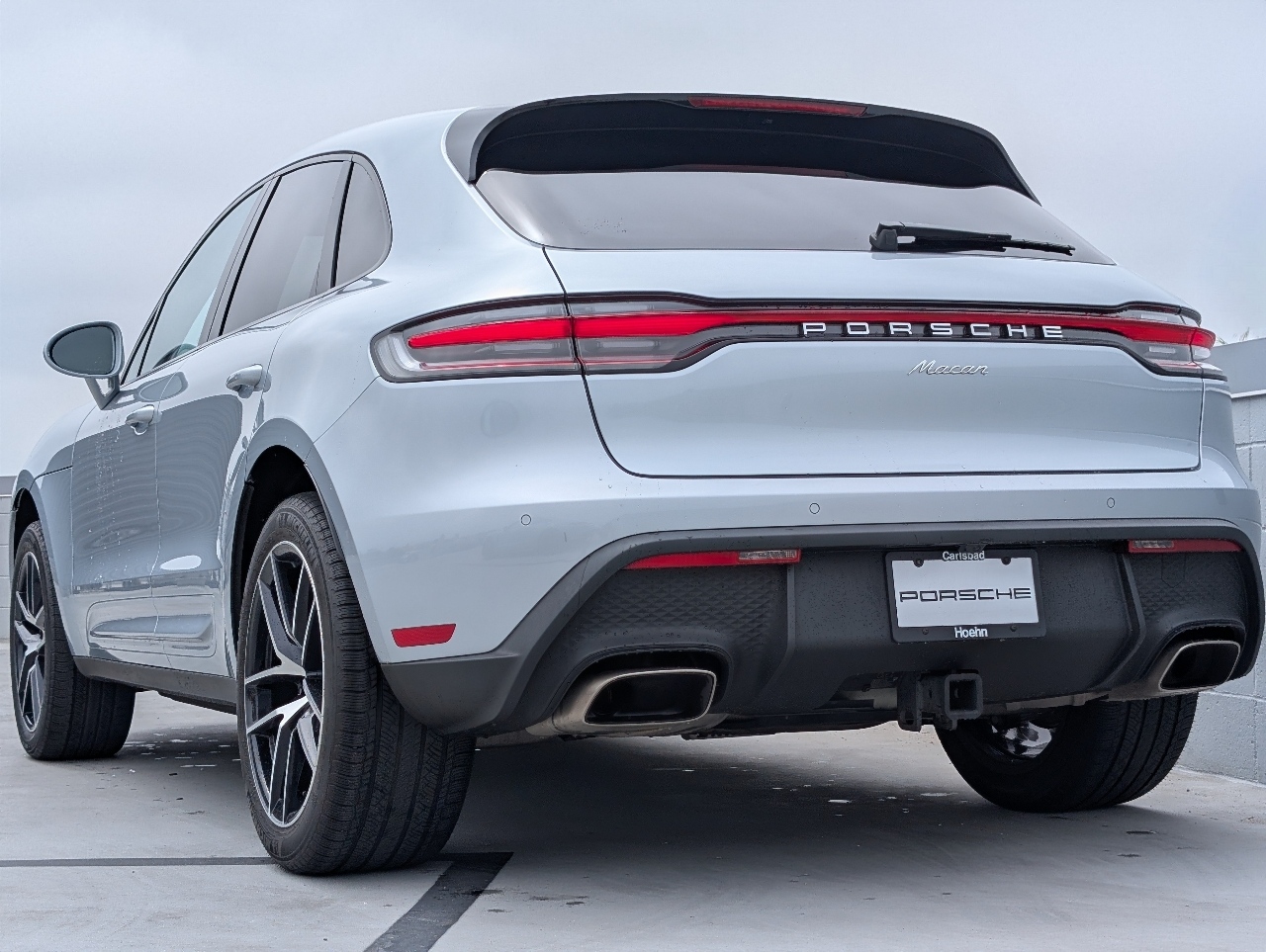 2023 Porsche Macan T photo 3