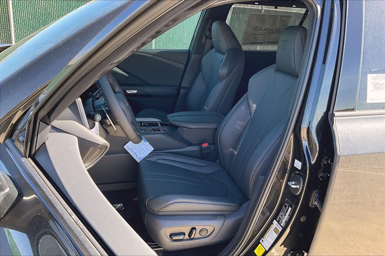 2026 Lexus TX 500h F-Sport Premium - Photo 17