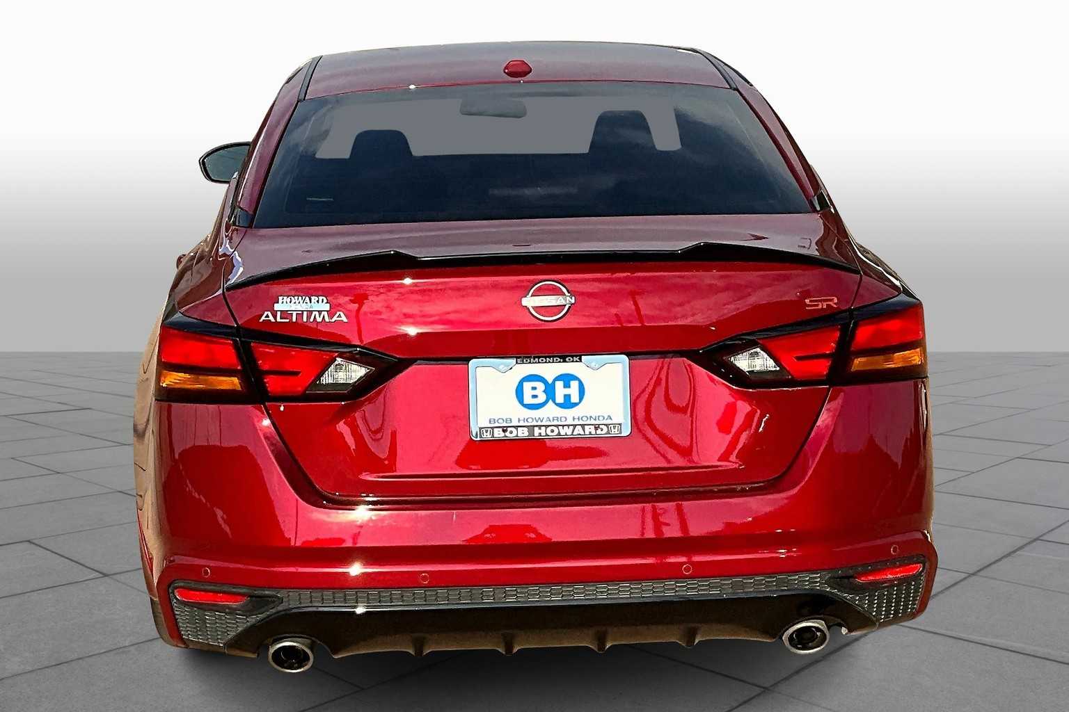 2025 Nissan Altima SR photo 4