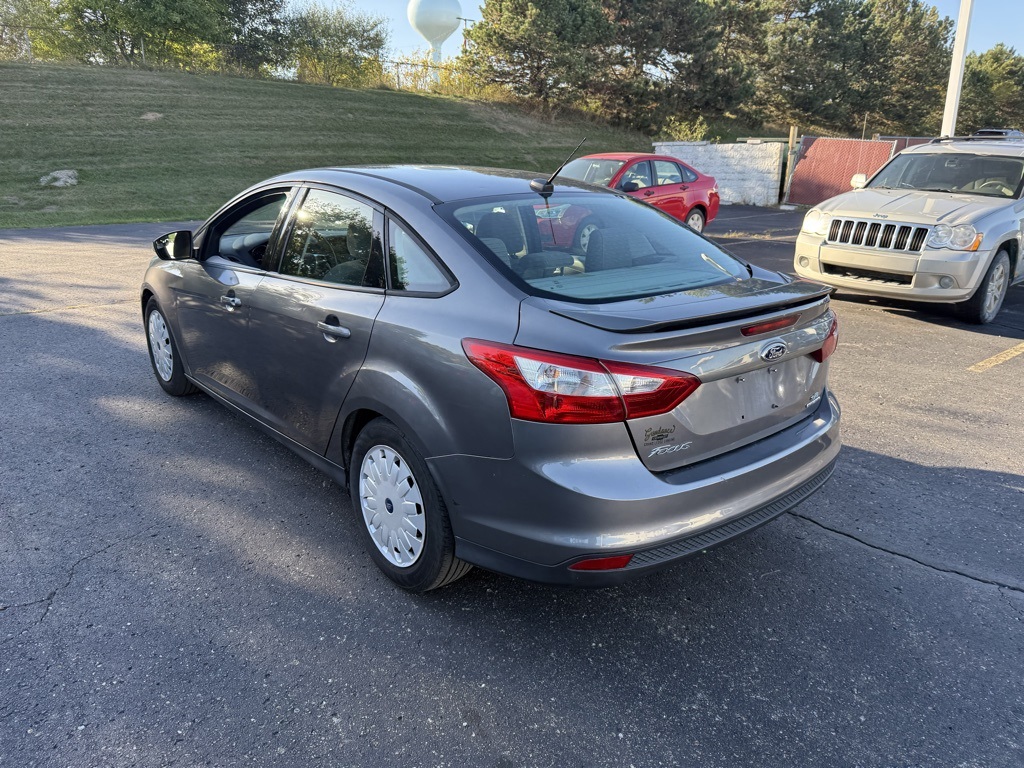 2014 Ford Focus SE photo 2