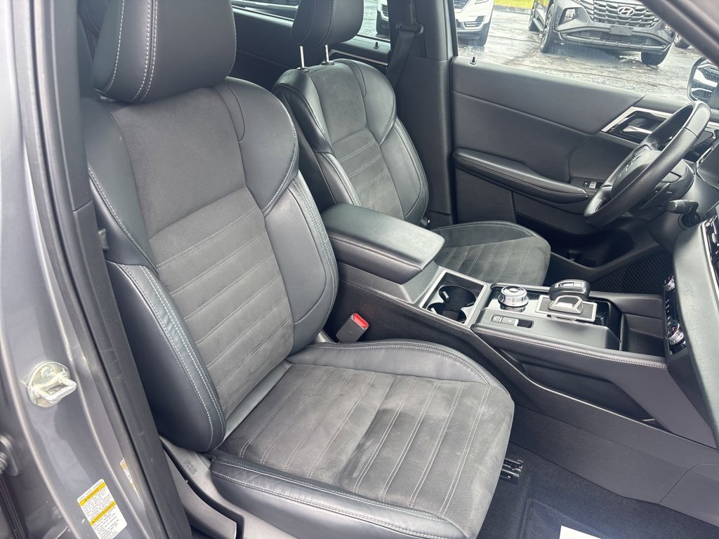 2023 Mitsubishi Outlander SE photo 16