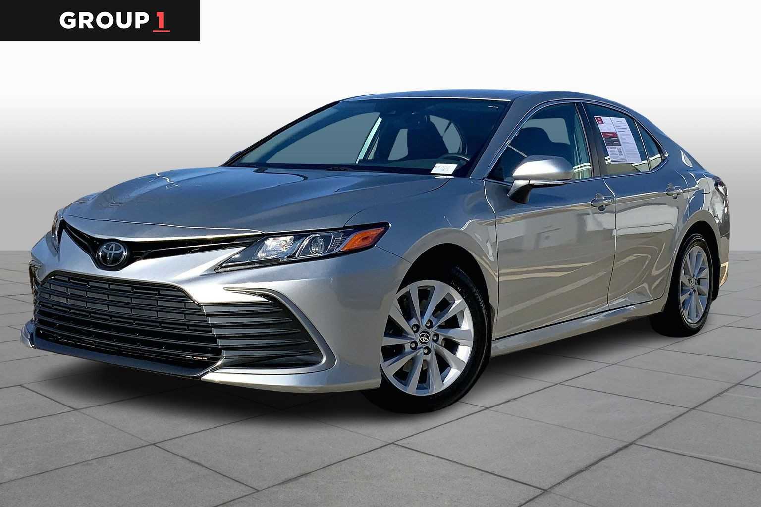 2022 Toyota Camry LE's photo
