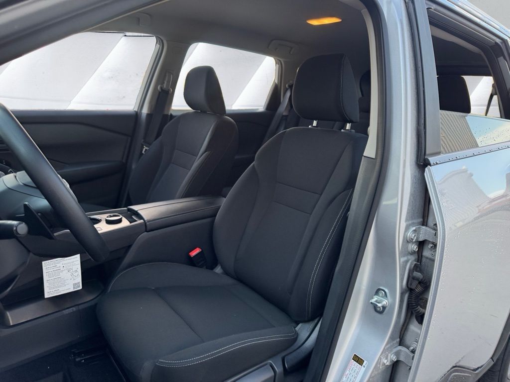 2025 Nissan Rogue S photo 7