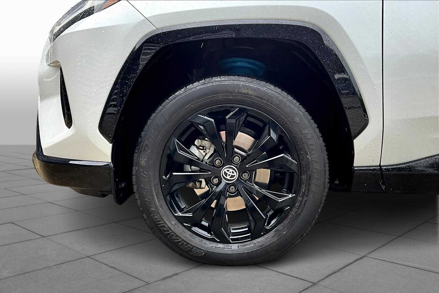 2024 Toyota RAV4 Hybrid SE photo 10