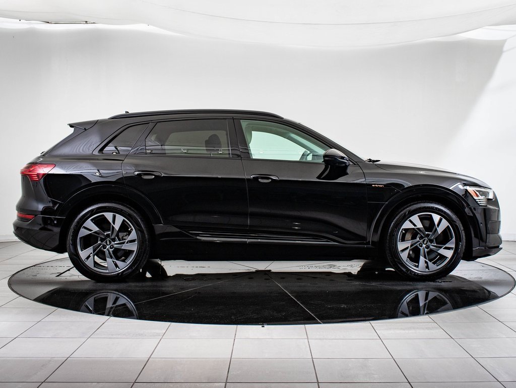 2022 Audi e-tron Premium photo 11