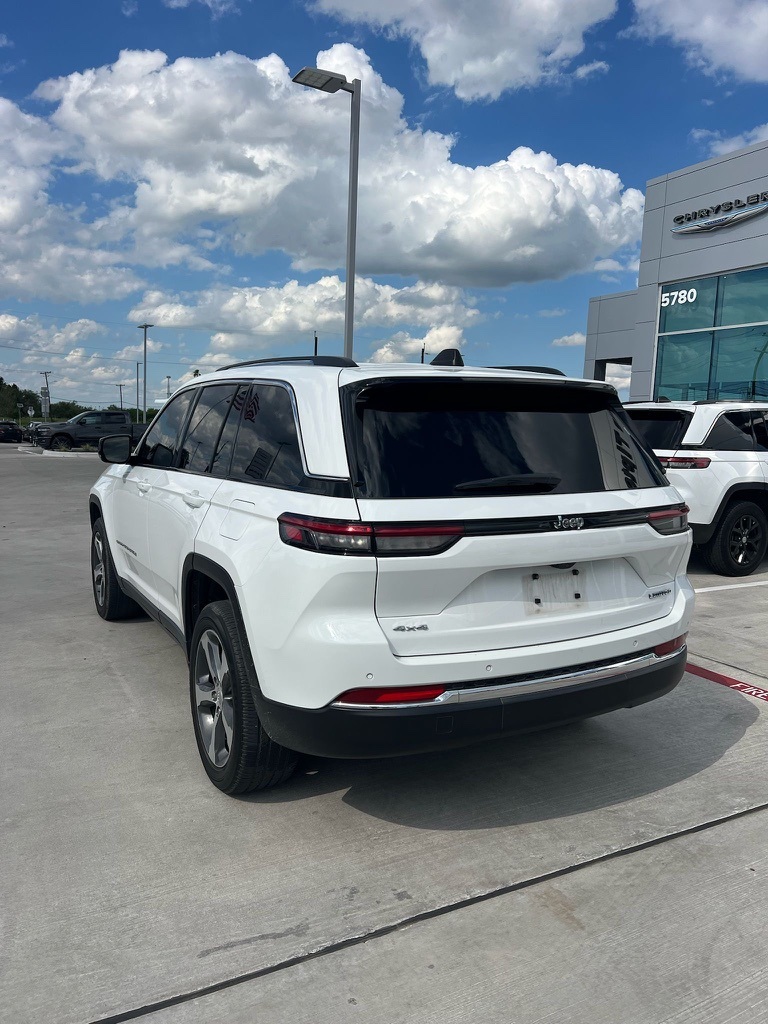 2023 Jeep Grand Cherokee Limited photo 3