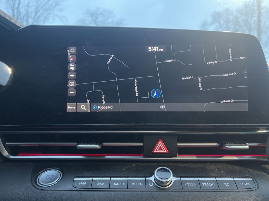2022 Hyundai Elantra Limited photo 12