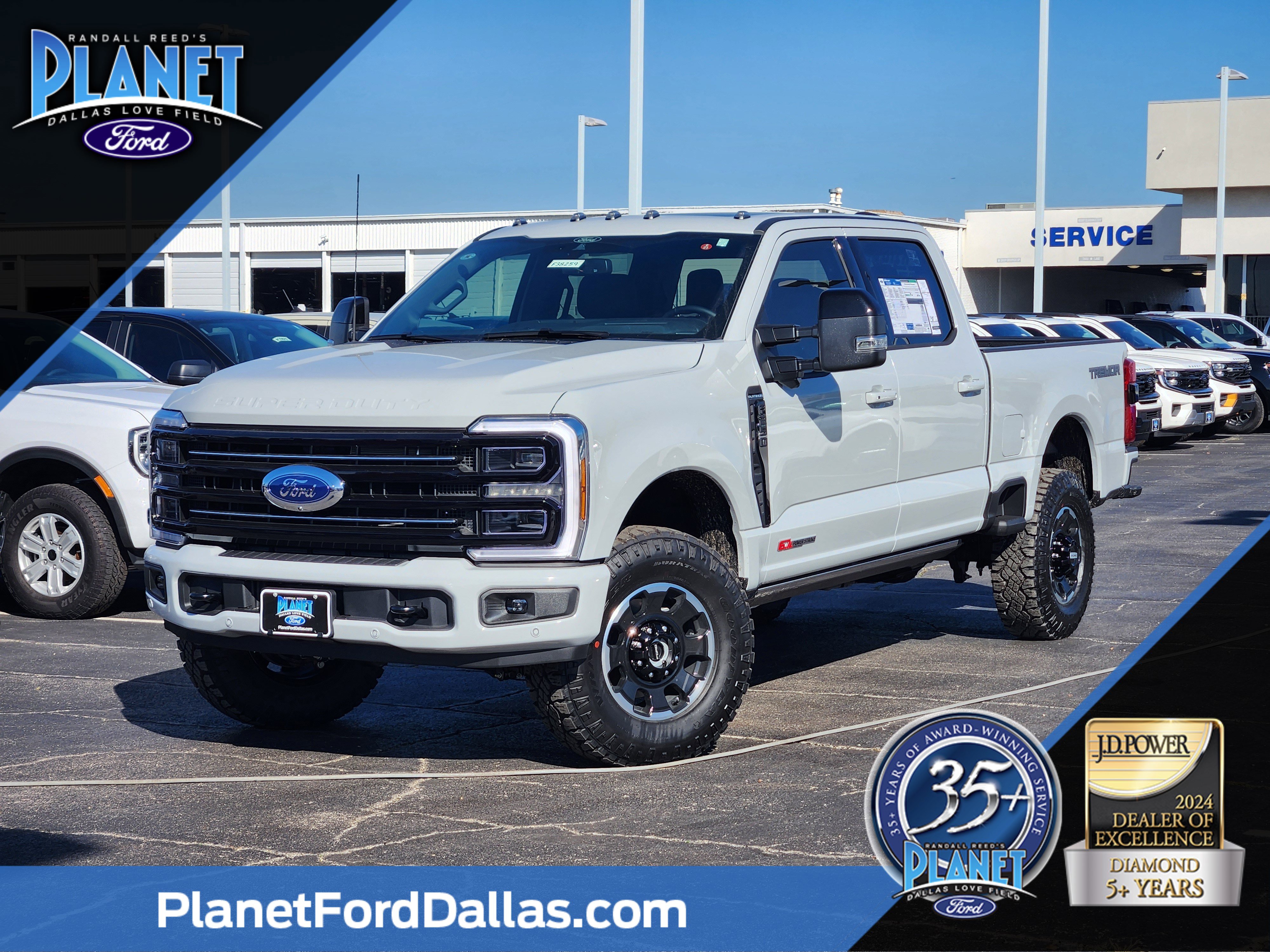 2026 Ford F-250 Super Duty Platinum's photo
