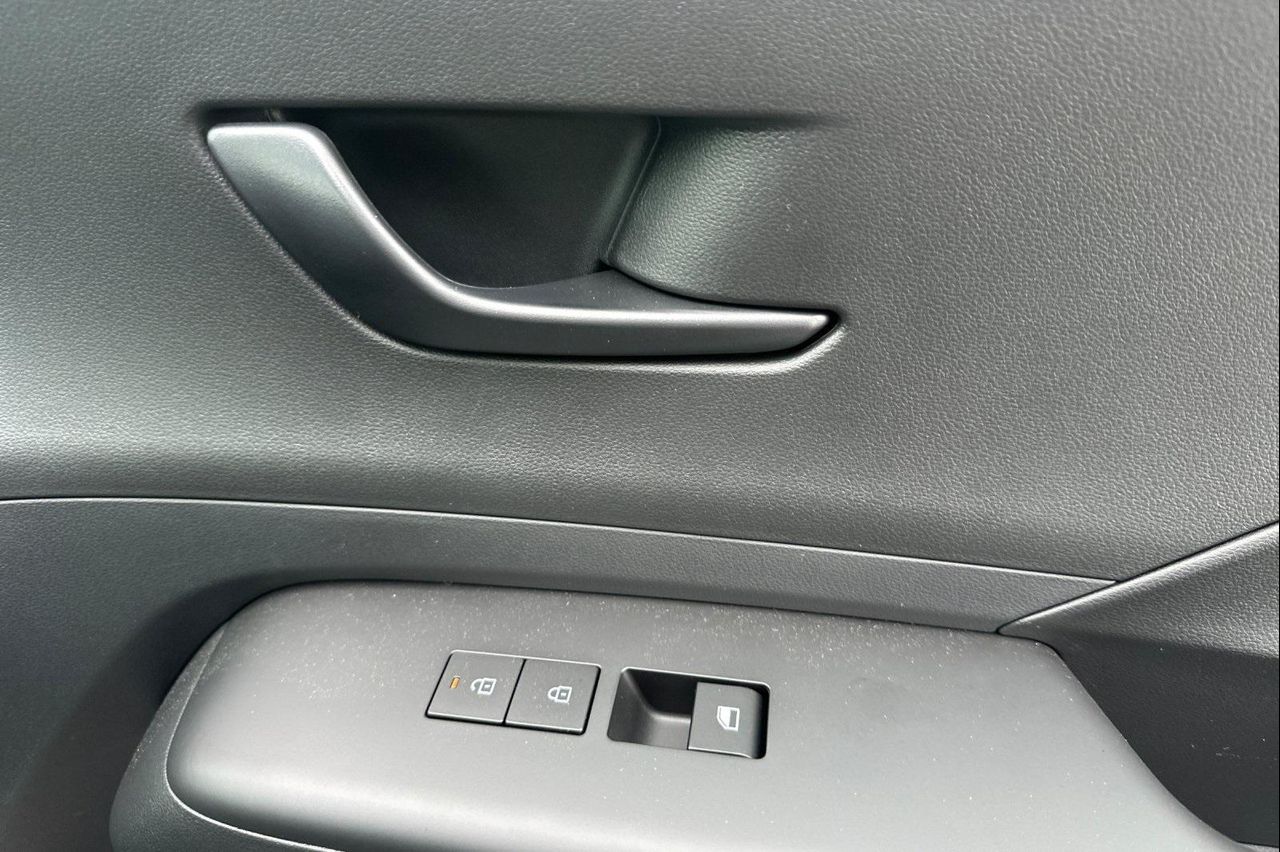 2025 Hyundai Kona SEL photo 19