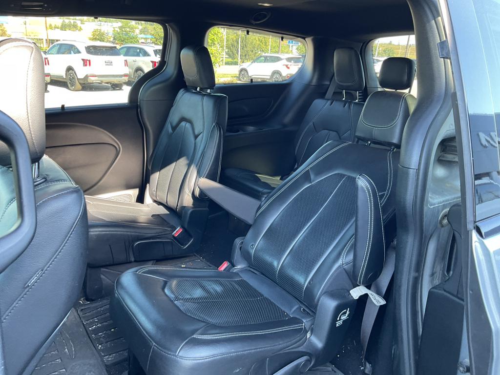 2019 Chrysler Pacifica Touring L photo 11