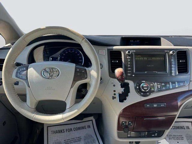 2011 Toyota Sienna Limited photo 10