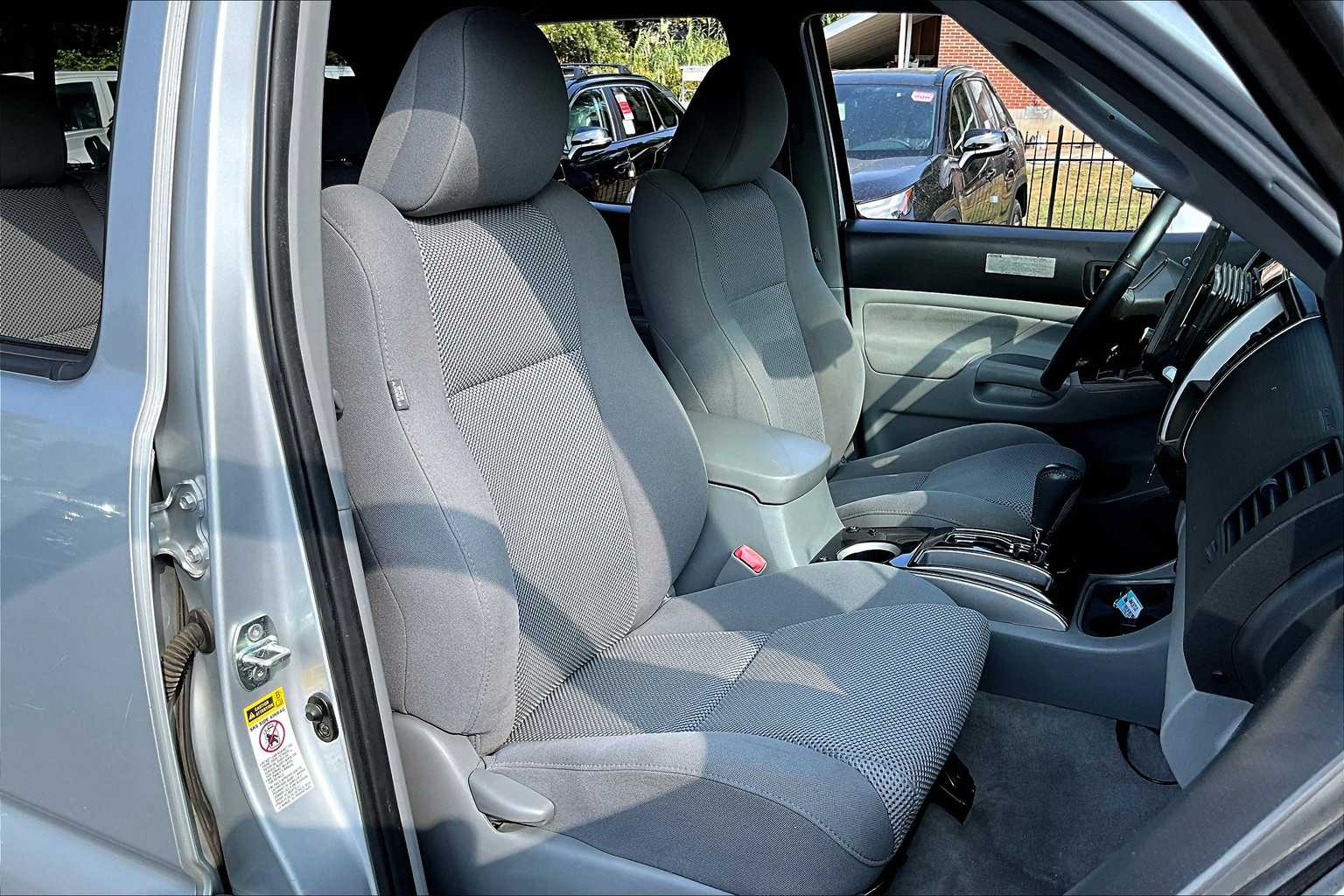 2011 Toyota Tacoma photo 8