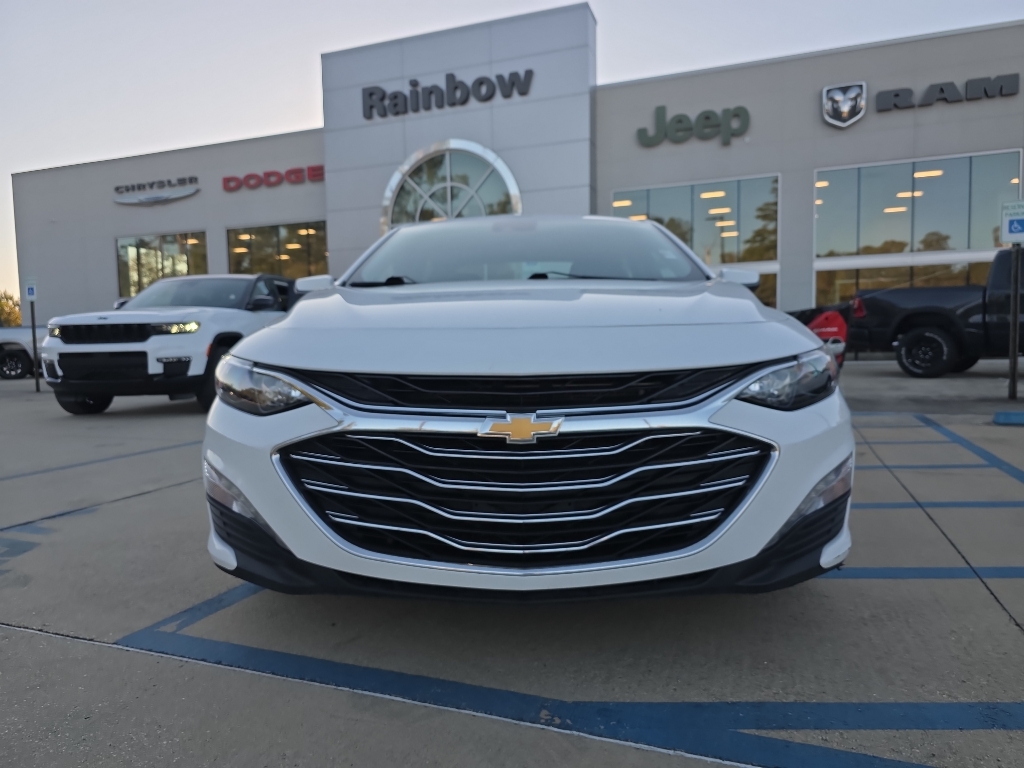 2023 Chevrolet Malibu 1LT photo 2