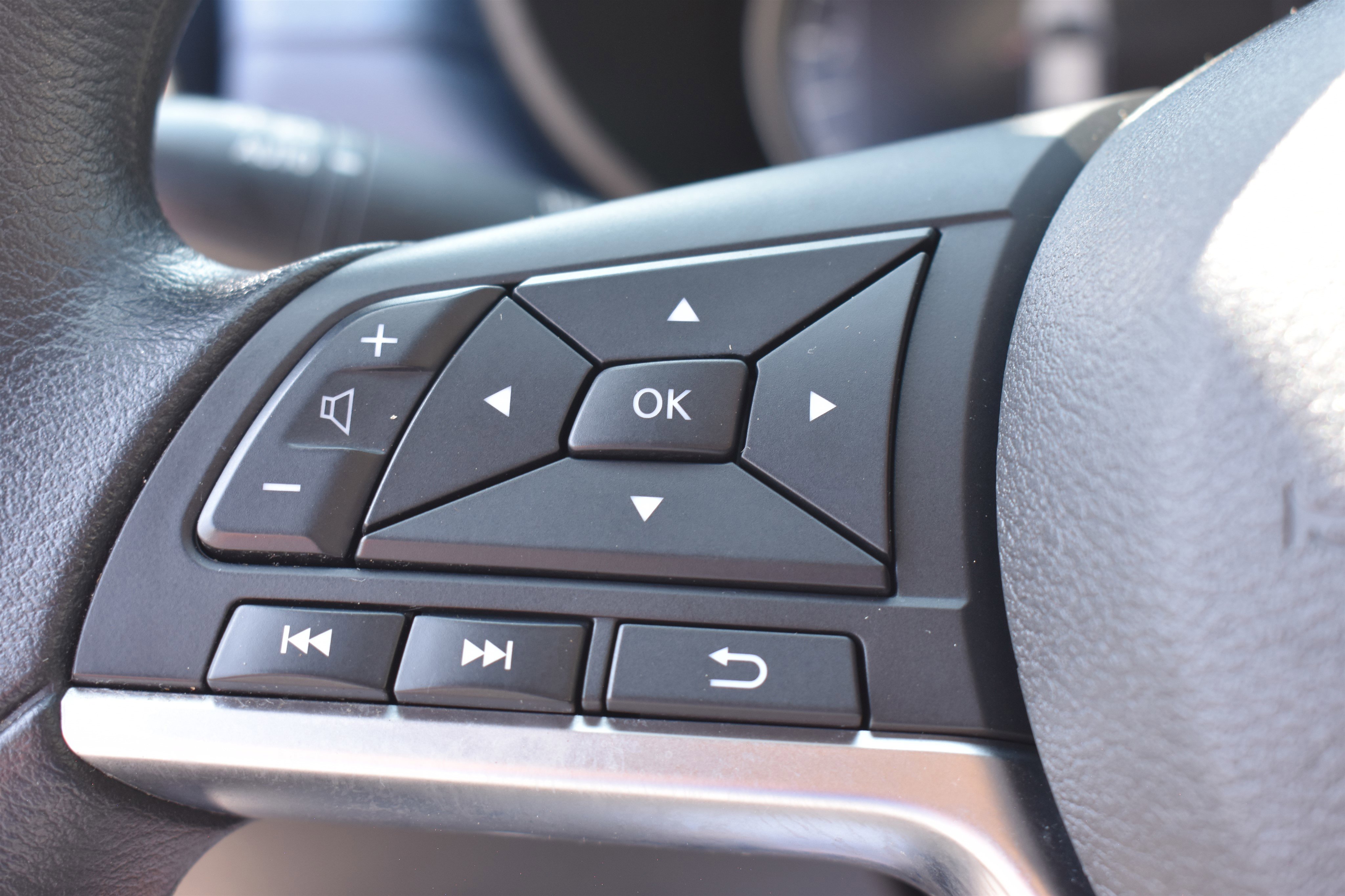 2024 Nissan Versa SV photo 10