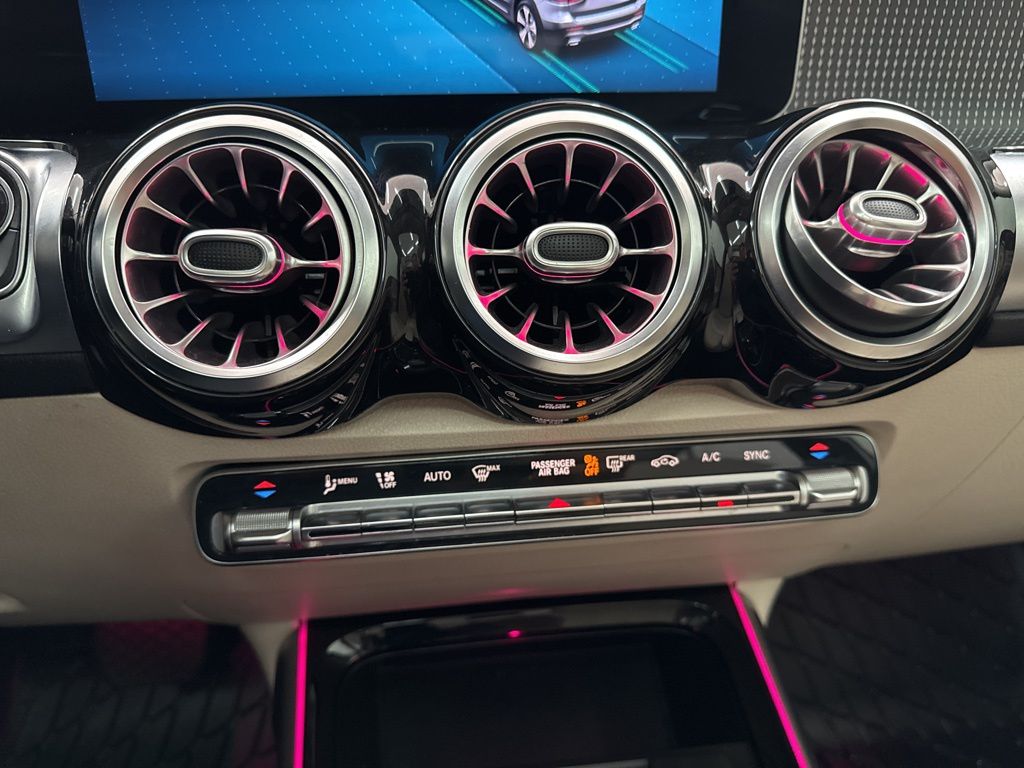 2021 Mercedes Benz GLB 250 photo 32