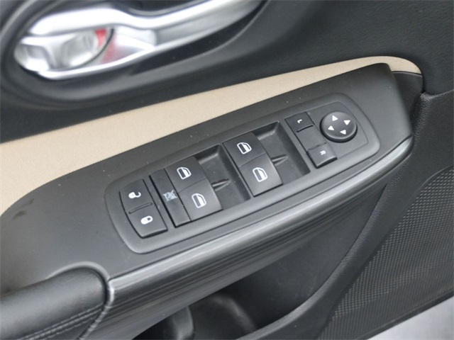 2015 Jeep Cherokee Sport photo 16