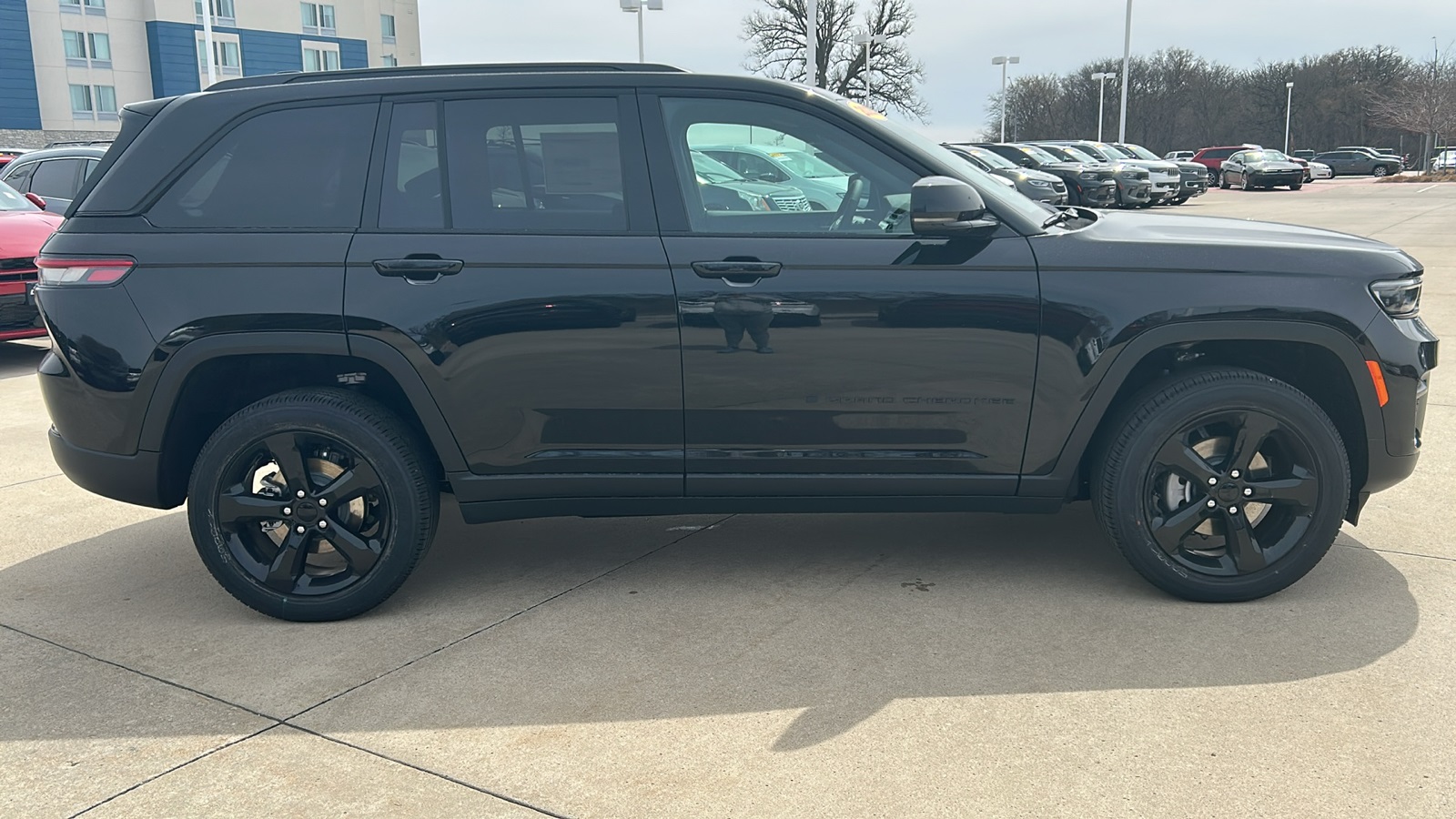 2025 Jeep Grand Cherokee Altitude X photo 2