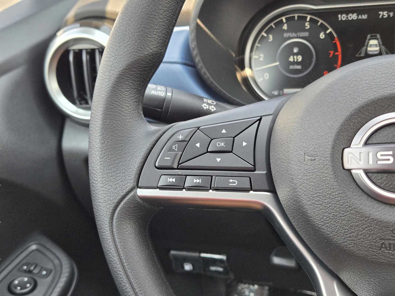 2025 Nissan Versa SV photo 21