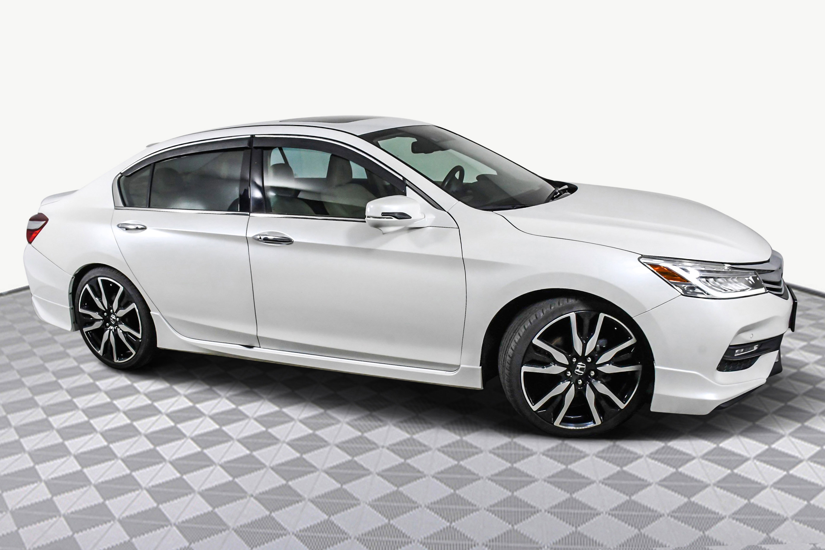 2017 Honda Accord Touring's photo