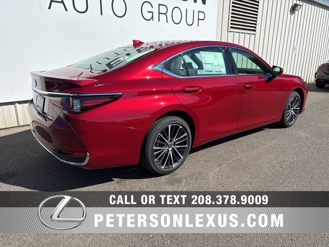 2025 Lexus ES 300h photo 3