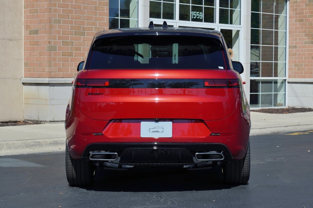 2025 Land Rover Range Rover Sport SE photo 4
