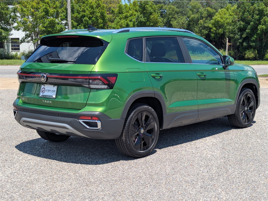 2025 Volkswagen Taos SE photo 4