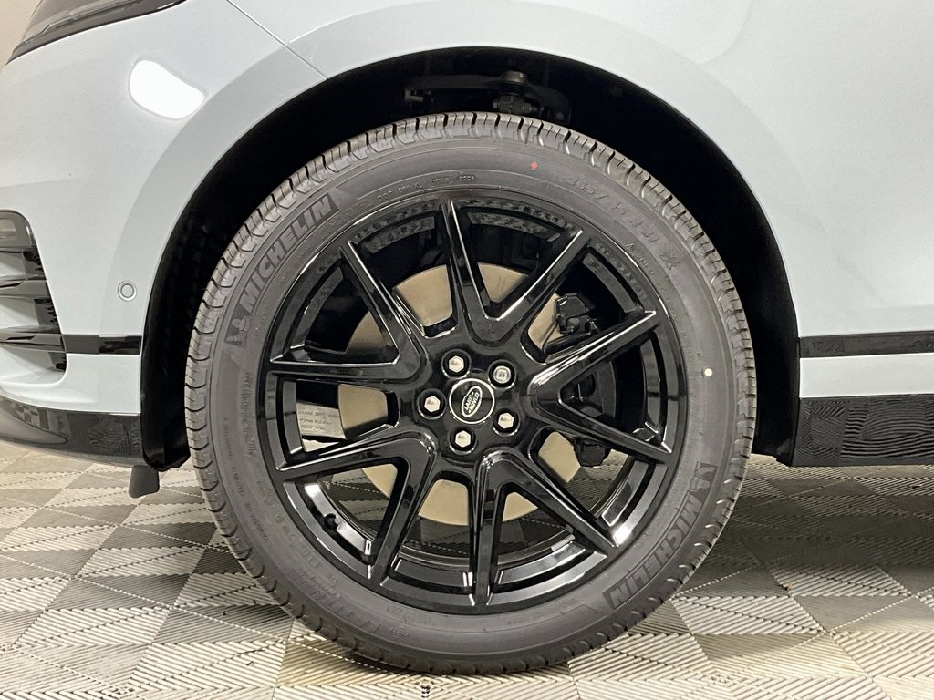 2026 Land Rover Range Rover Velar SE photo 9