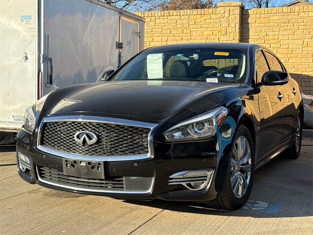 2015 INFINITI Q70L 5.6's photo