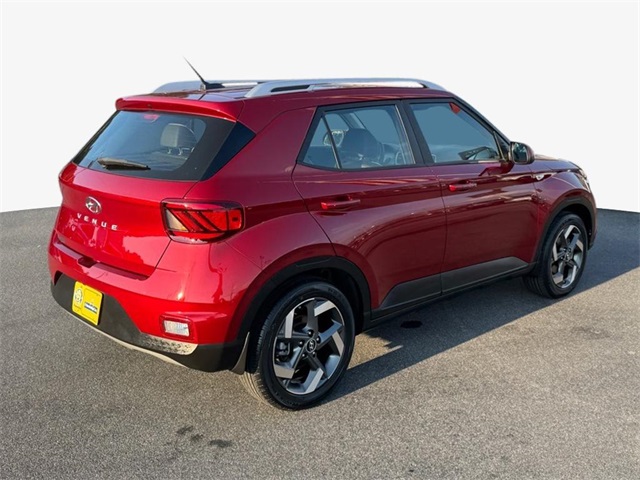 2024 Hyundai Venue Limited photo 3